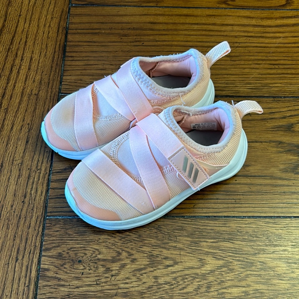 Coral Adidas Sneakers 👟